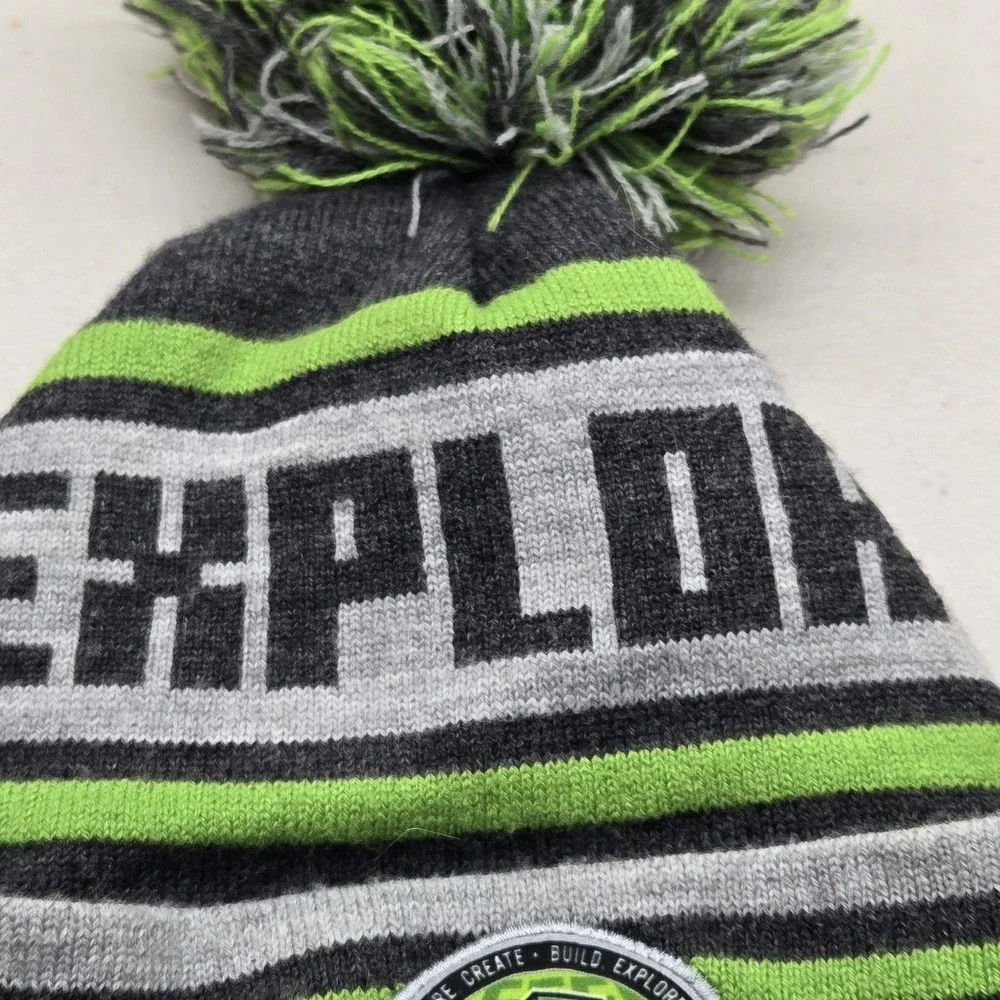 Minecraft Boys‎ Beanie OS Gray Black Green Pom Logo Patch Creeper